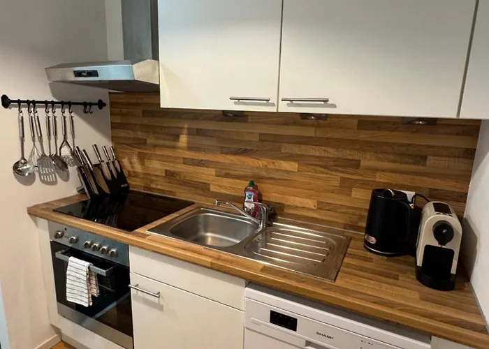 Ruhiges Garten-apartment Mit Gratis Parkplatz דירה *