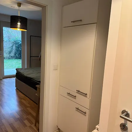 Ruhiges Garten-apartment Mit Gratis Parkplatz Lägenhet
