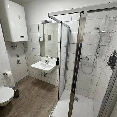 Lägenhet Ruhiges Garten-apartment Mit Gratis Parkplatz Graz