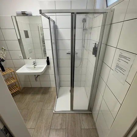 Staedtische Ruheoase Mit Garten & Gratis Parkplatz דירה גראץ